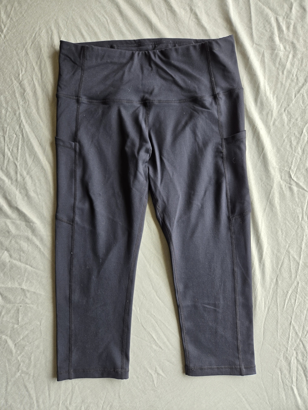 Black Women's High-Waist Active Capri Leggings